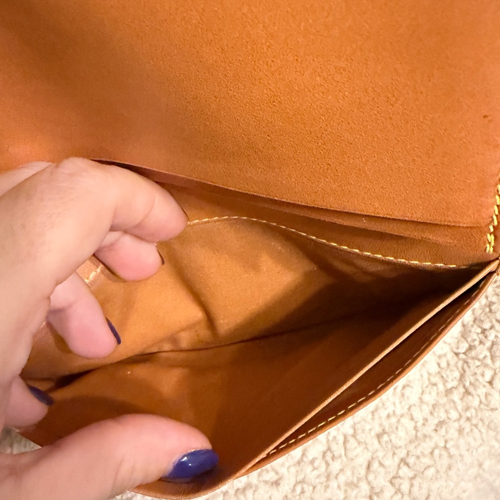 Alviero Martini Italian Leather Wallet - Picture 10 of 11